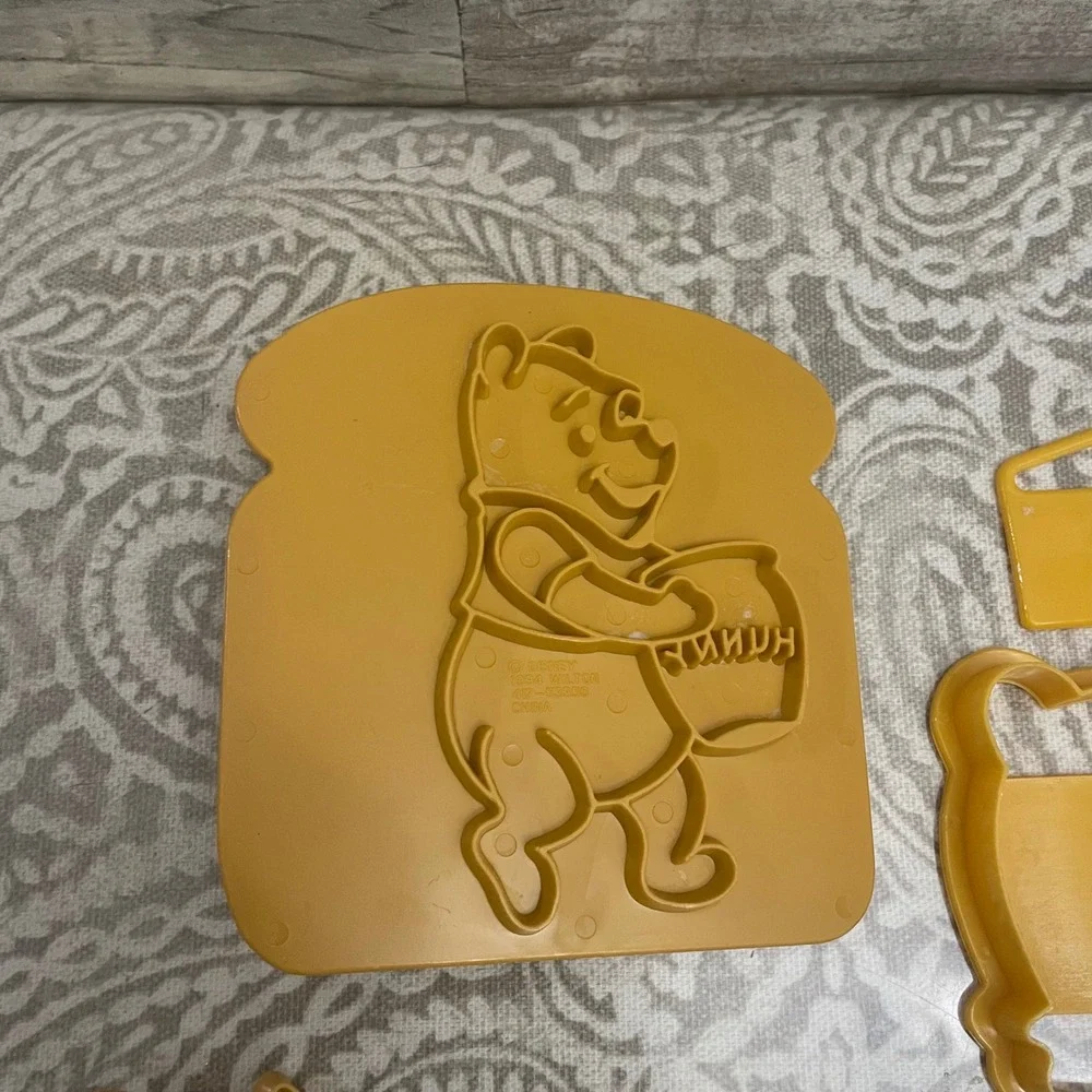 Vintage 1994 Wilton Disney Winnie the Pooh Cookie Cutter Sandwich Press Set 5pc
